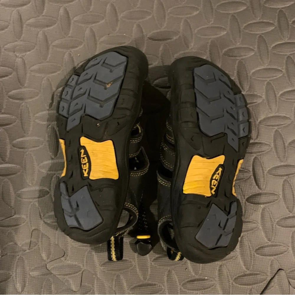 Keen Newport Sandals Watershoes Black Yellow Outdoor Hiking Boys Size 11